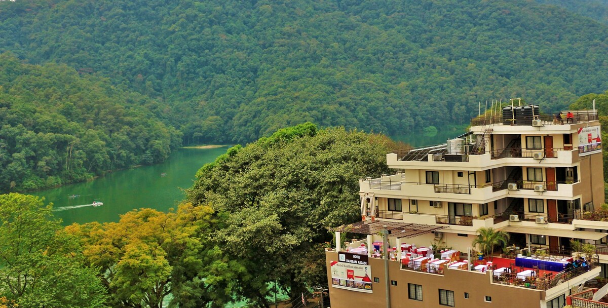 ६५ मिटर मापदण्डप्रति फेवाताल किनारका स्थानीय व्यवसायी आक्रोशित  : ‘कागज हातमा तर विस्थापनको डर’